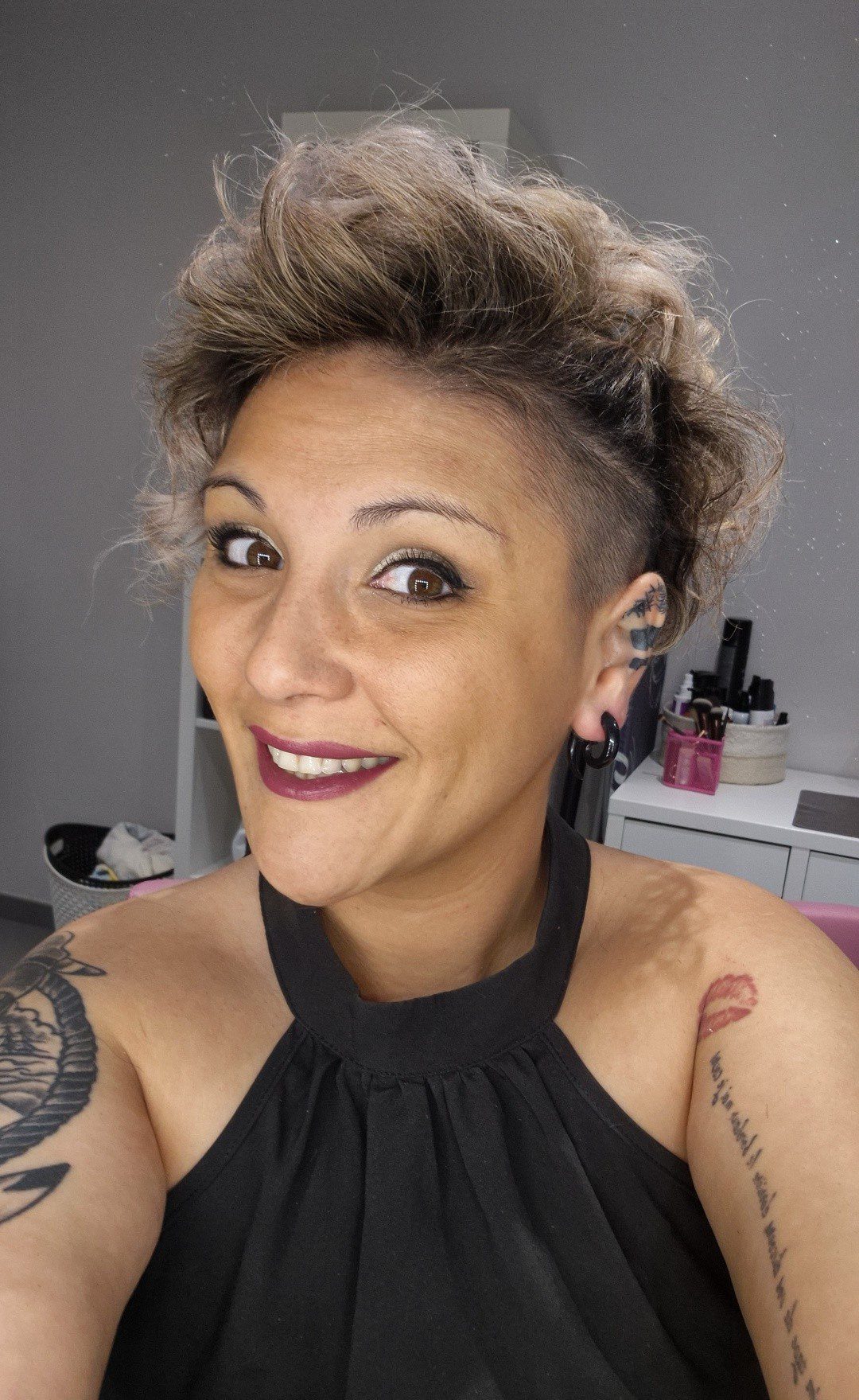 Laureen, Pin'up Color Bar